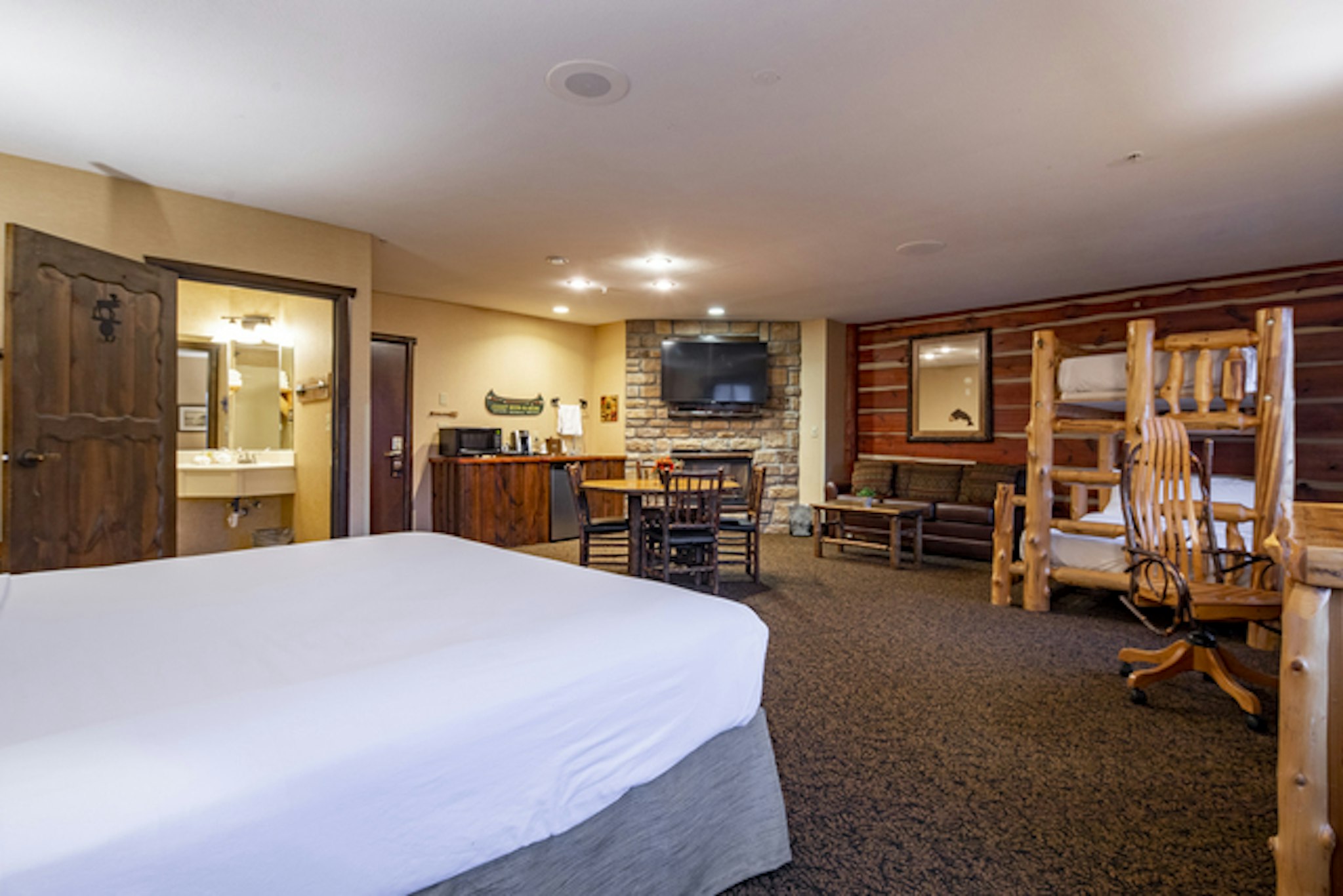 Expanded, Suite, King Bed, Bunk Bed