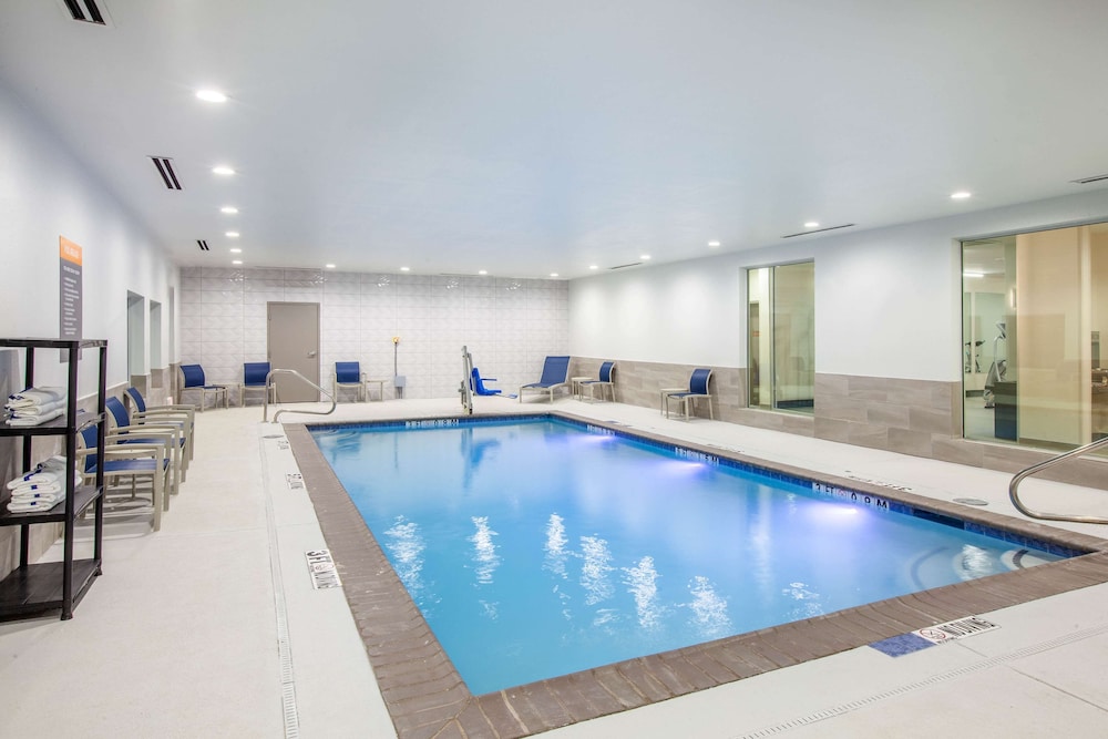 La Quinta Inn And Suites By Wyndham Dallas Duncanville 1/53