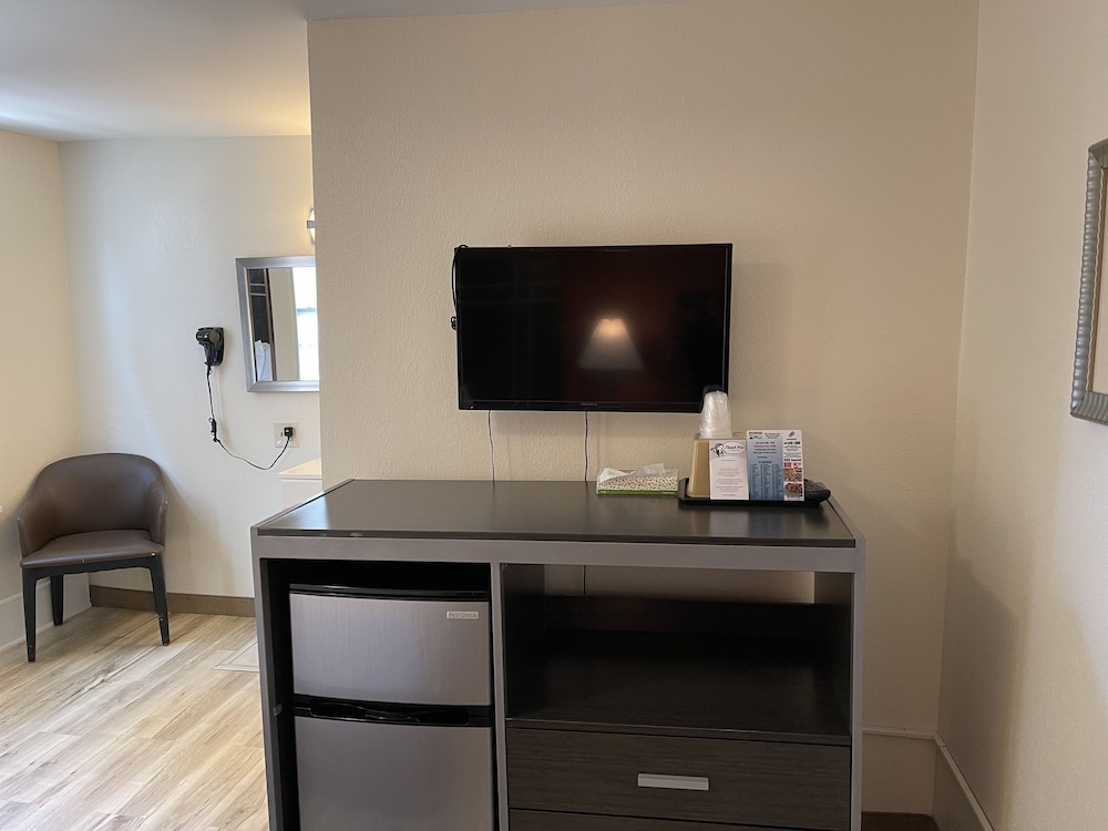 Wildwood Inn, a Travelodge by Wyndham detail