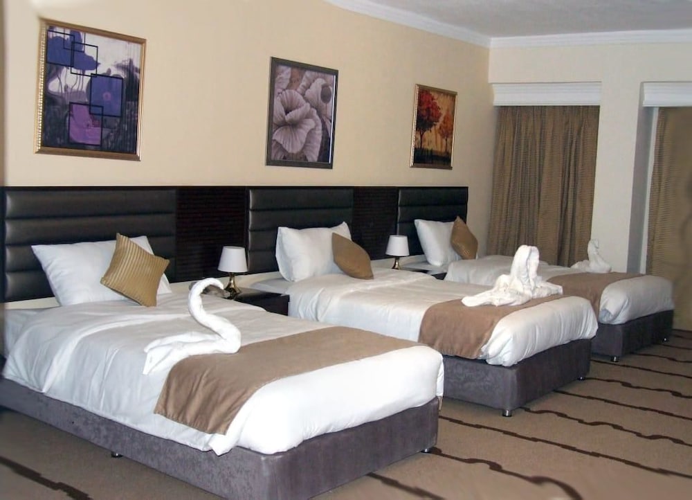 ROOM, TRIPLE