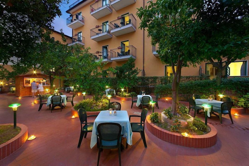 Hotel Astoria Sorrento 37/39
