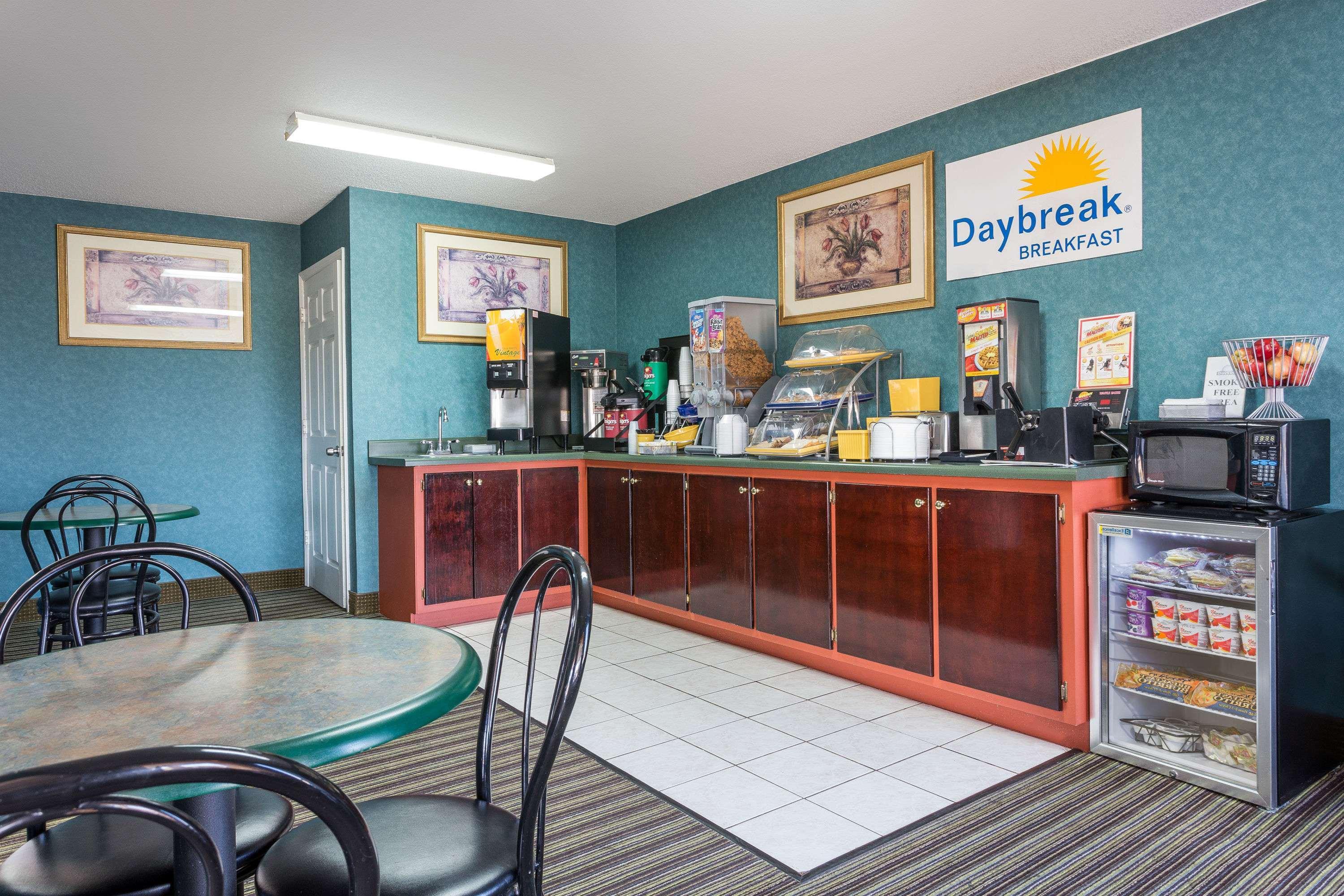 Days Inn by Wyndham Dickson 16/18