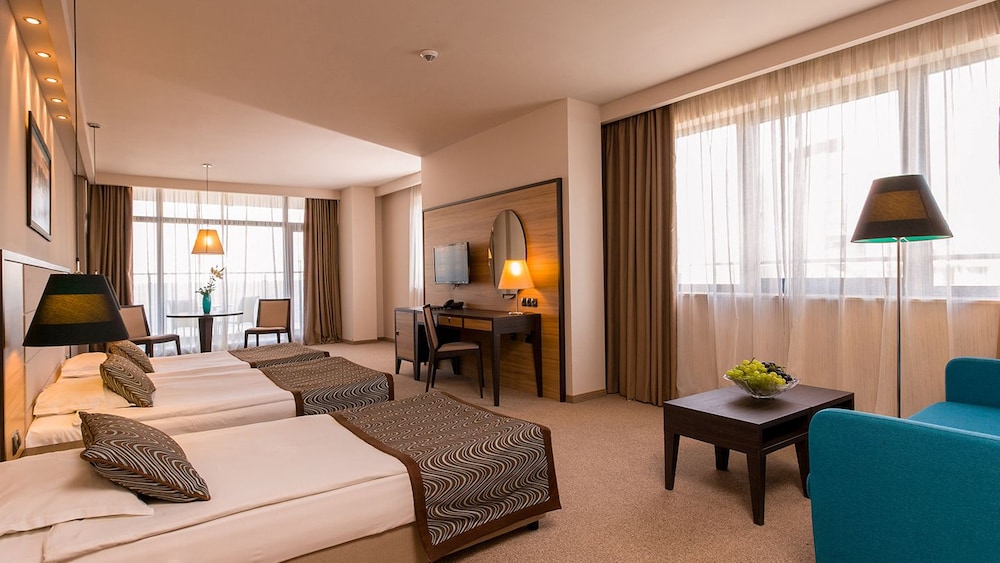 Astera Hotel & Spa 11/70