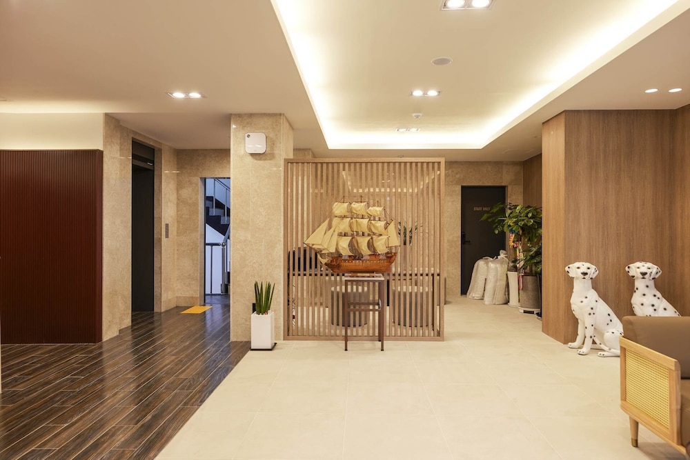 Browndot Hotel Suwon City Hall 24/37