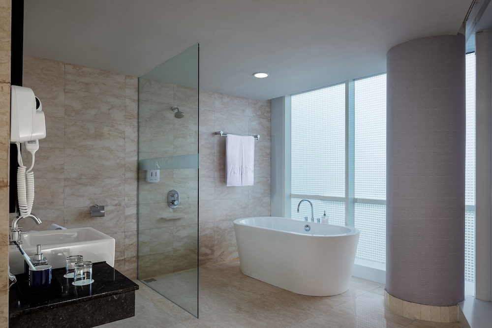 Aston Makassar Hotel and Convention Center 43/48