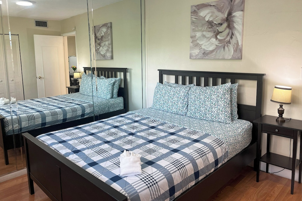 Sunny Isles Apartments 24/73