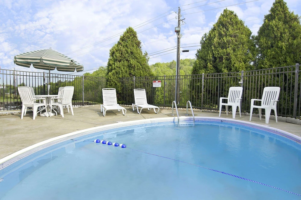 Days Inn By Wyndham Cartersville 3/44