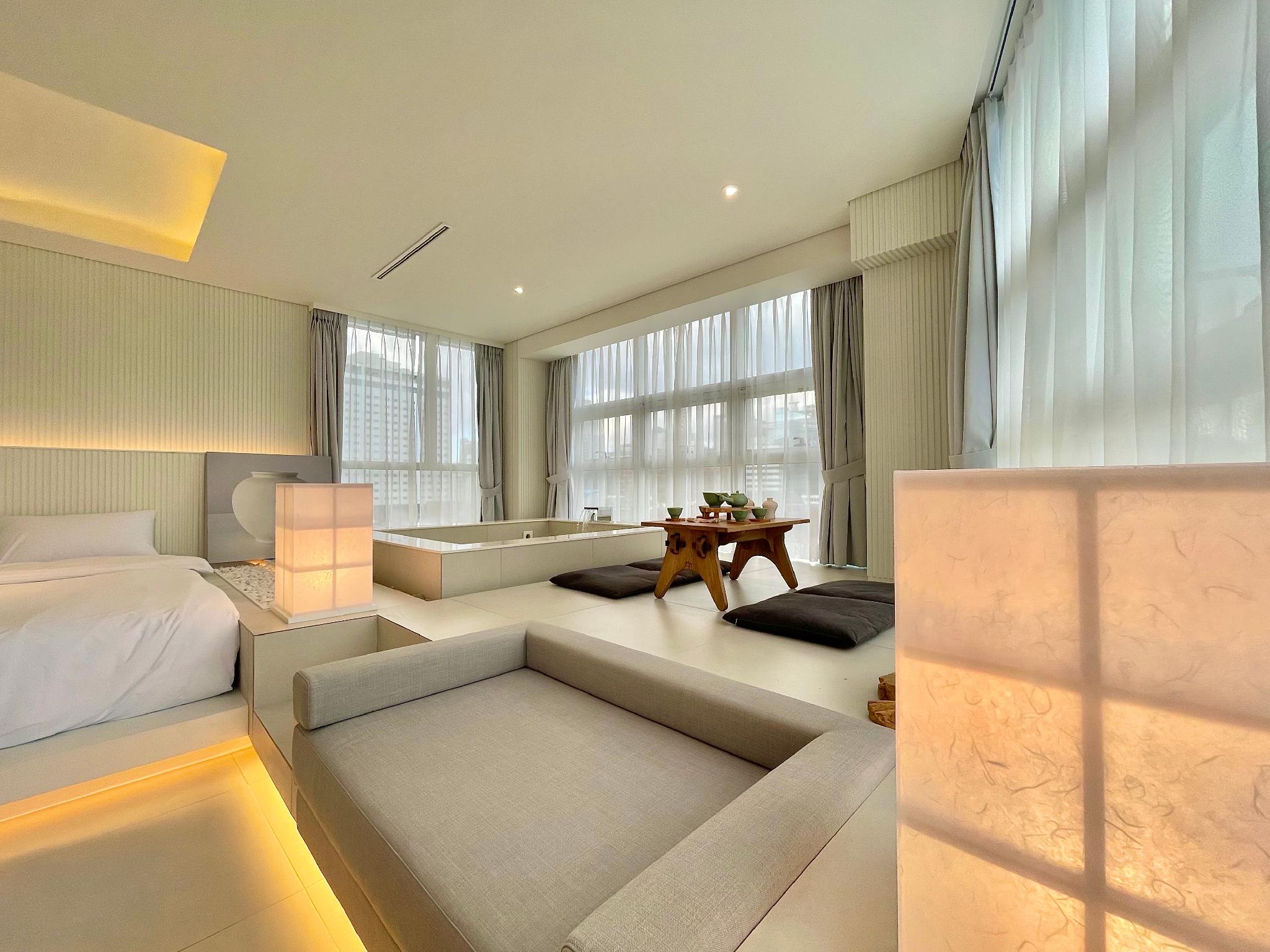 UH Suite The Myeongdong 48/52
