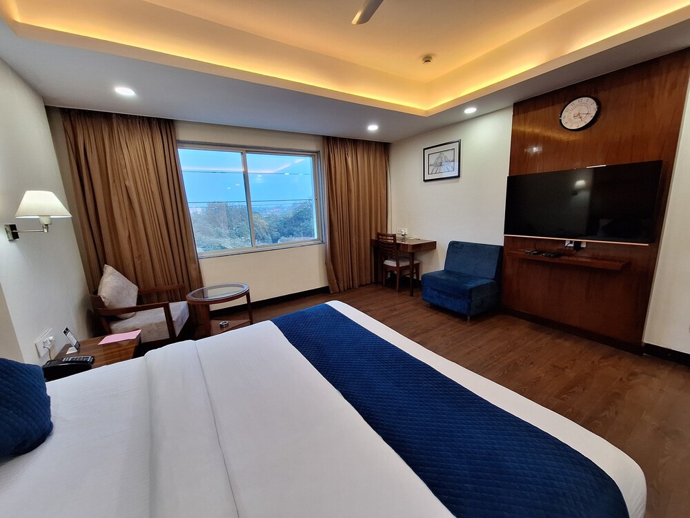 LN Hotels and Resorts 25/48