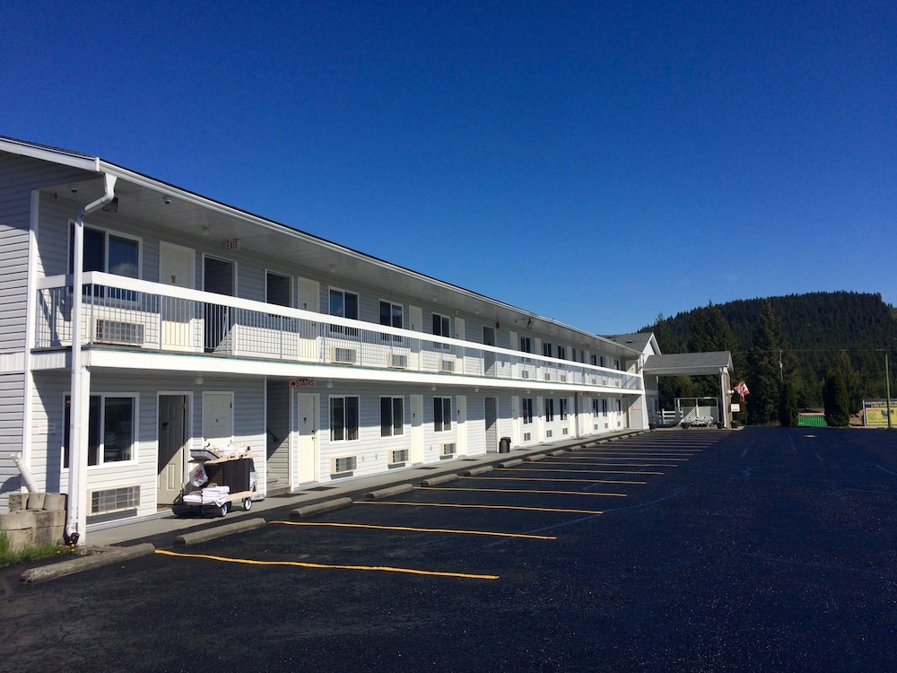 Super 8 by Wyndham Clearwater BC 7/61