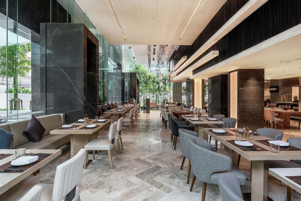 Doubletree By Hilton Bangkok Ploenchit As Formerly Majestic Grande Sukhumvit 42/51