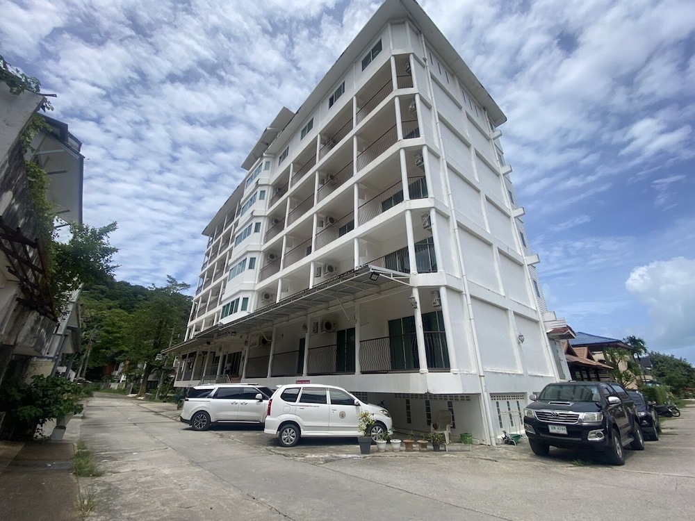 Kata Place Hotel 40/50