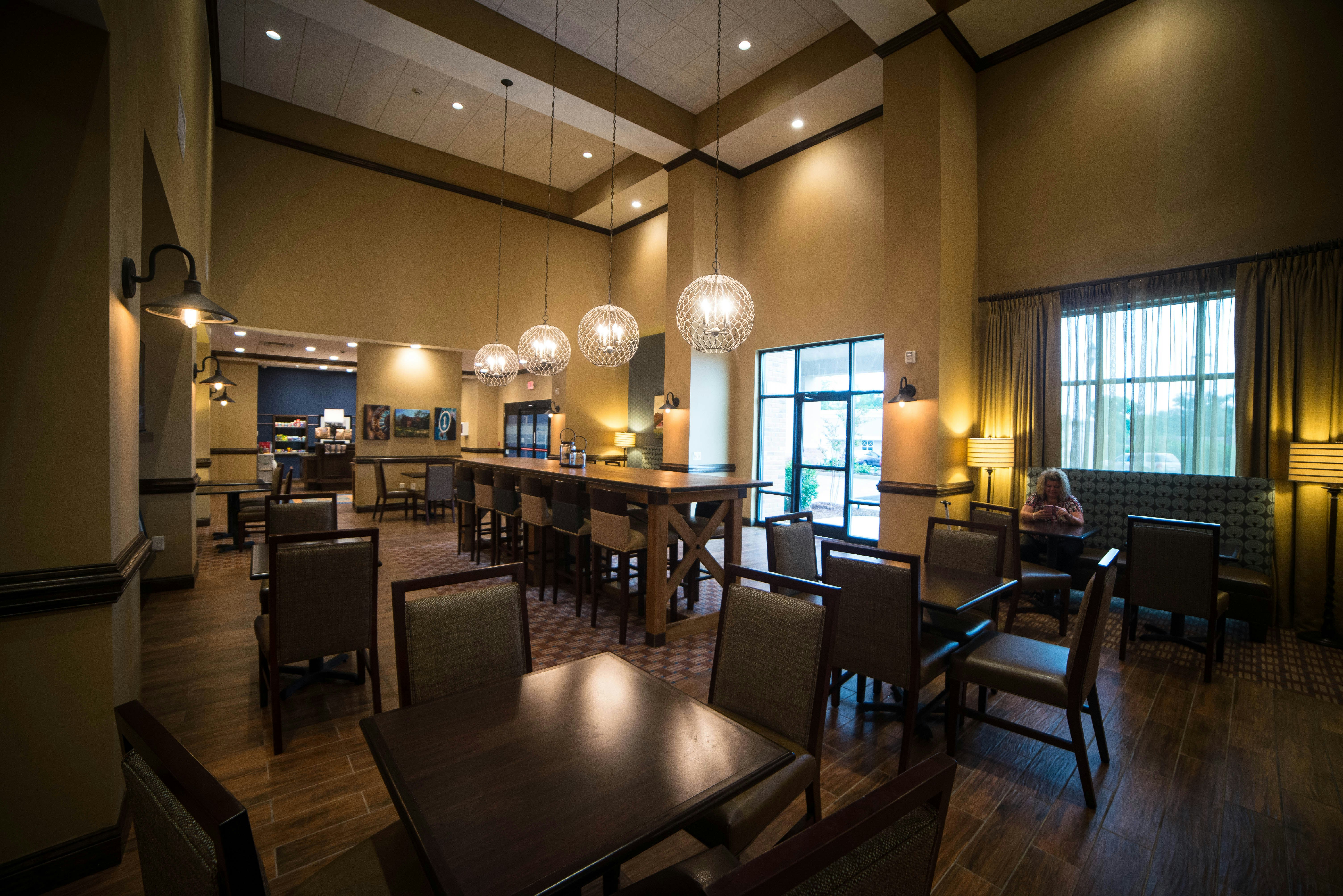 Hampton Inn & Suites Hartsville 54/76