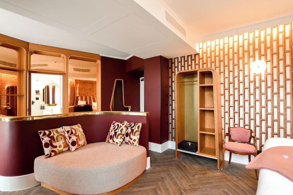 HOTEL BOHEM Sacre-Coeur 38/38