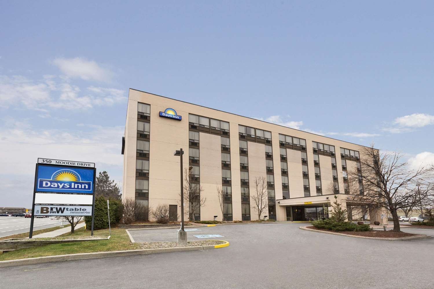 Days Inn by Wyndham Ottawa West 1/8