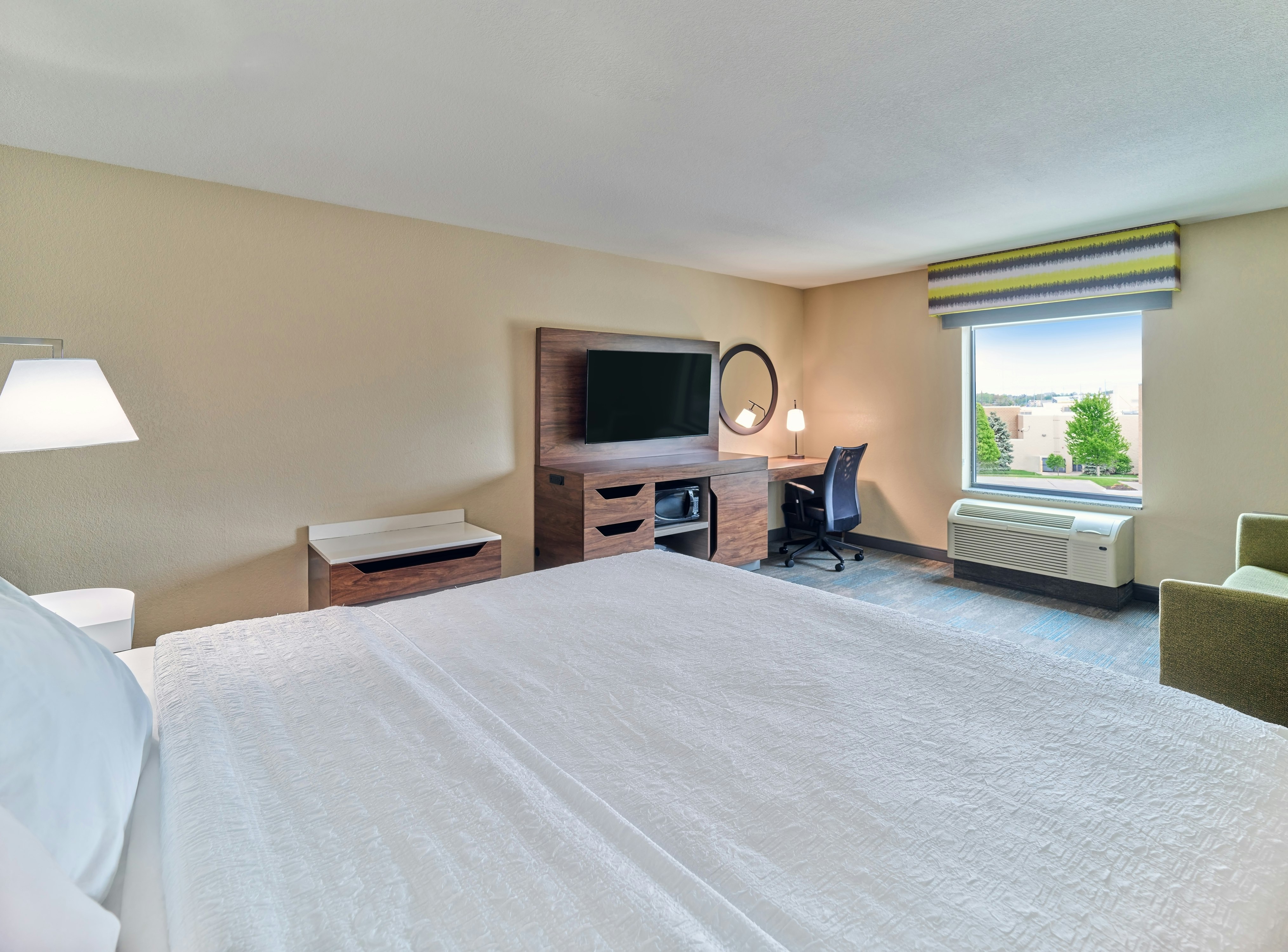 ROOM, KING BED, SOFA