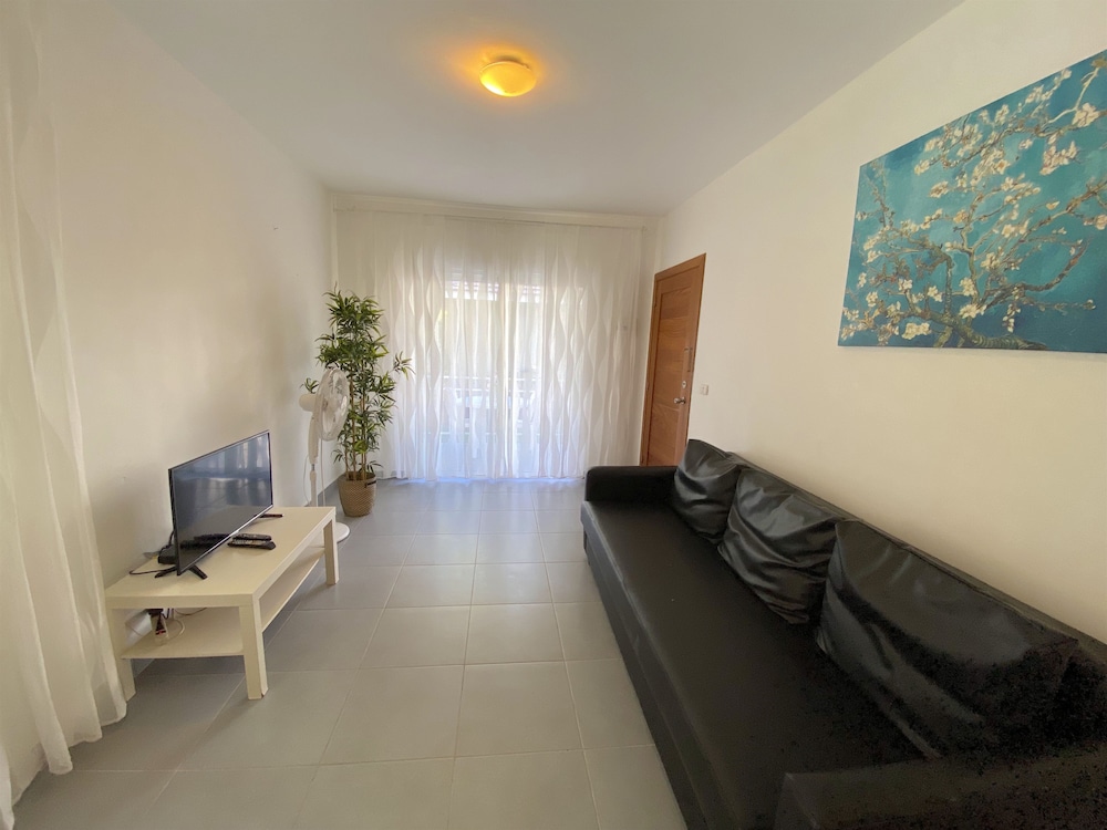 Tropicana Suites Deluxe Beach Club & Pool 35/50