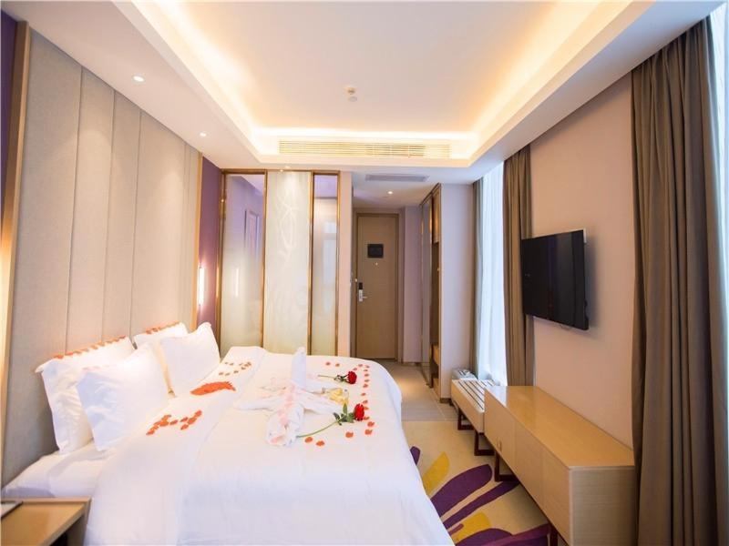 IU Hotel (Nanchang West Railway Station Square) 15/38