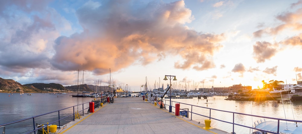 Simon's Town Quayside Hotel 56/60