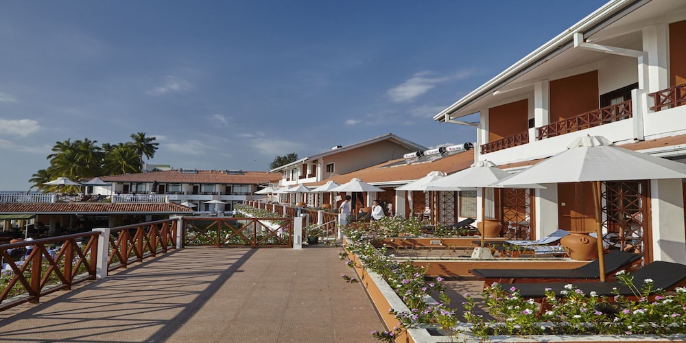 Coral Sands Hotel 61/68