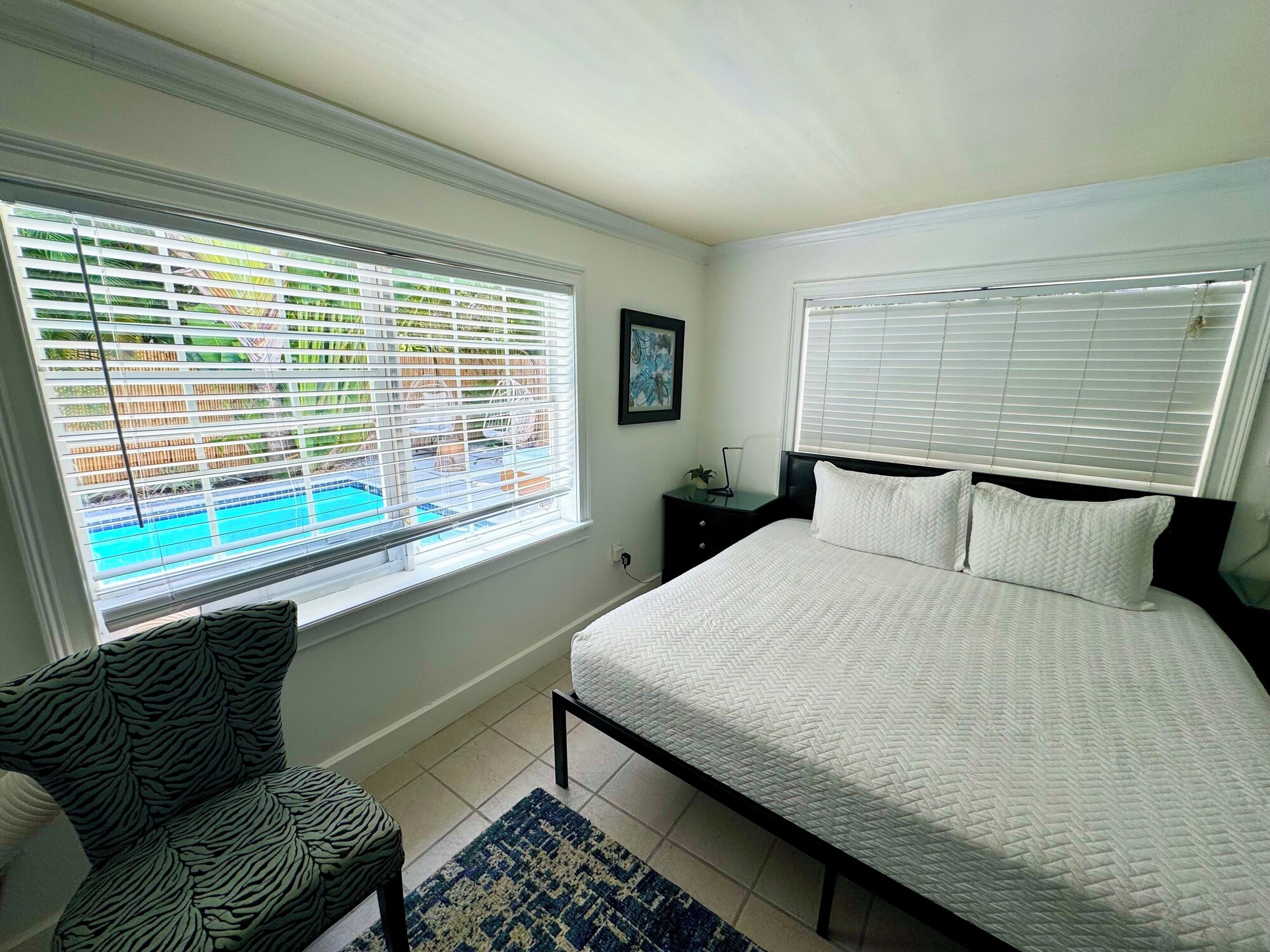 Suite, King Bed, Pool Side