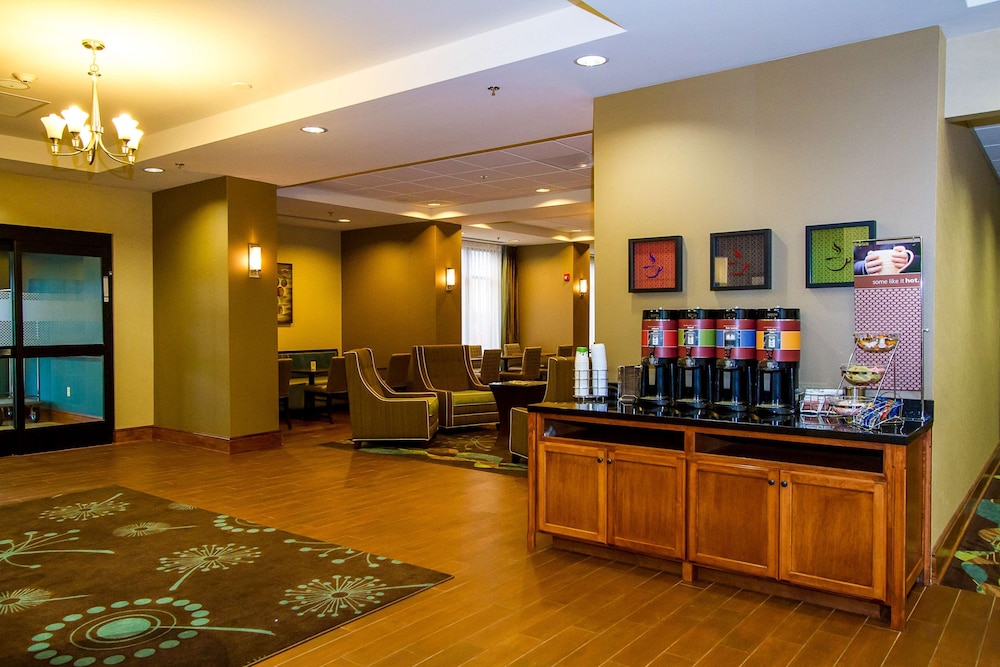 Hampton Inn Fayetteville 52/62
