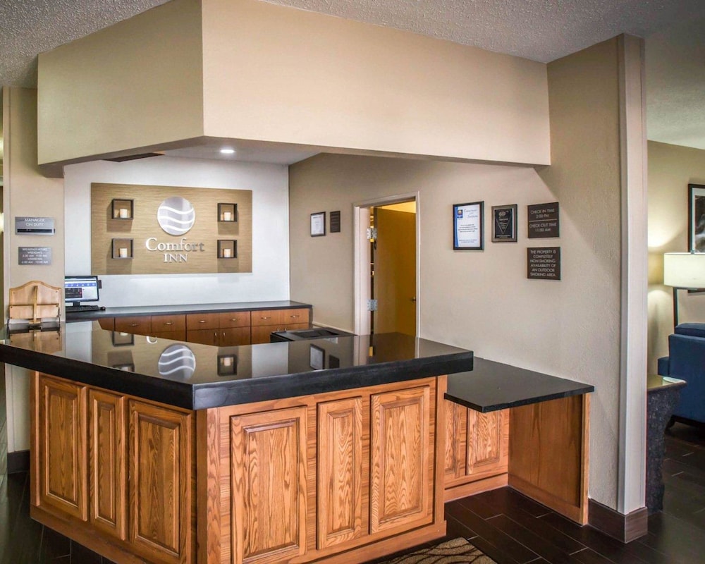 Comfort Inn Morris I-80 9/43