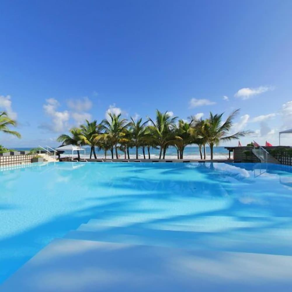 Millennium Resort &amp; Spa 27/28