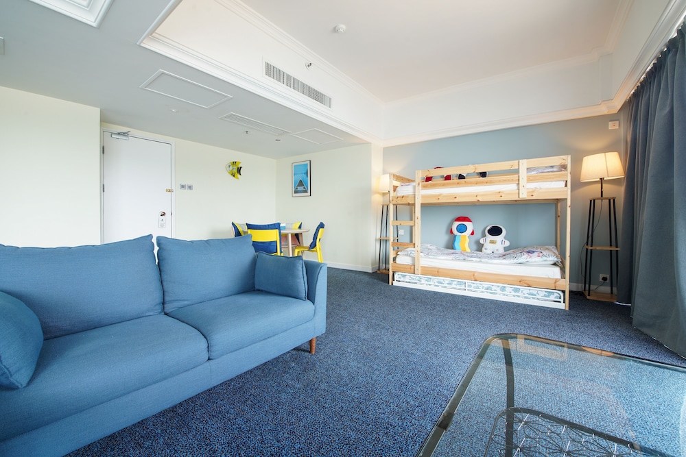 Warwick Hotel Cheung Chau 30/48