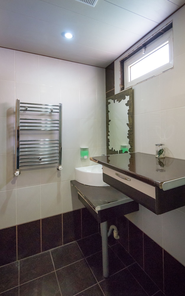 Tatev Apartments 37/43