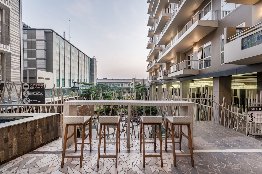 Grande Valore Hotel and Serviced Apartment (ex Oakwood Residence Cikarang) 52/68