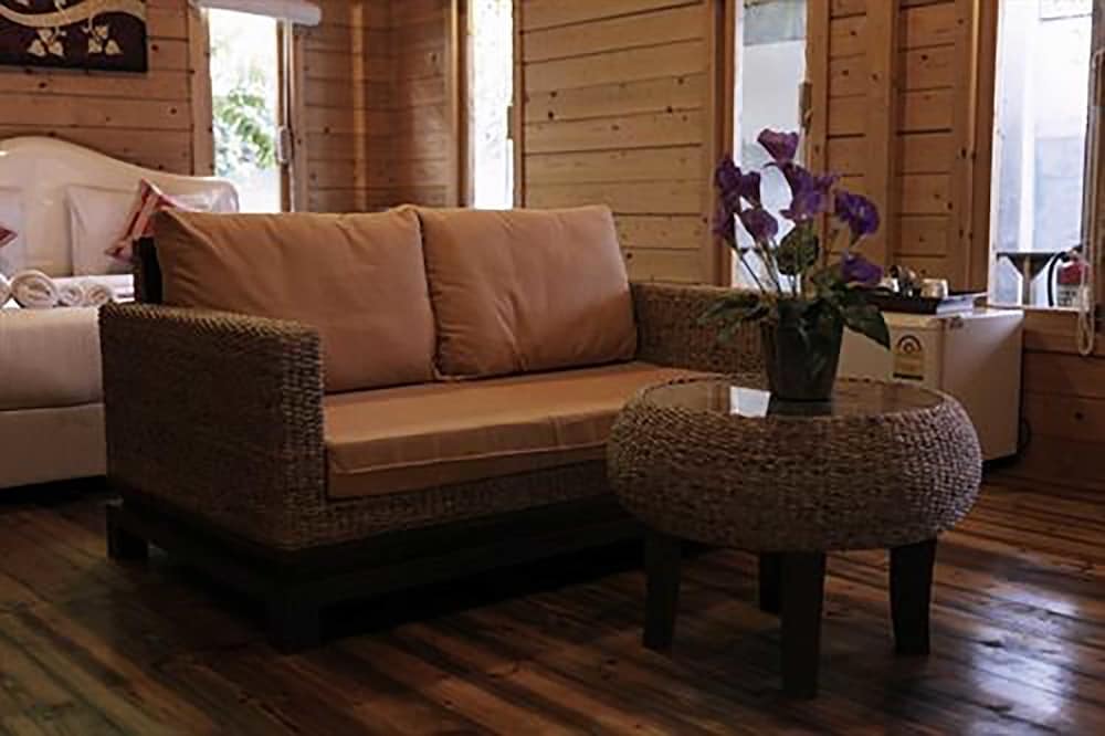 Loghome Boutique 48/71