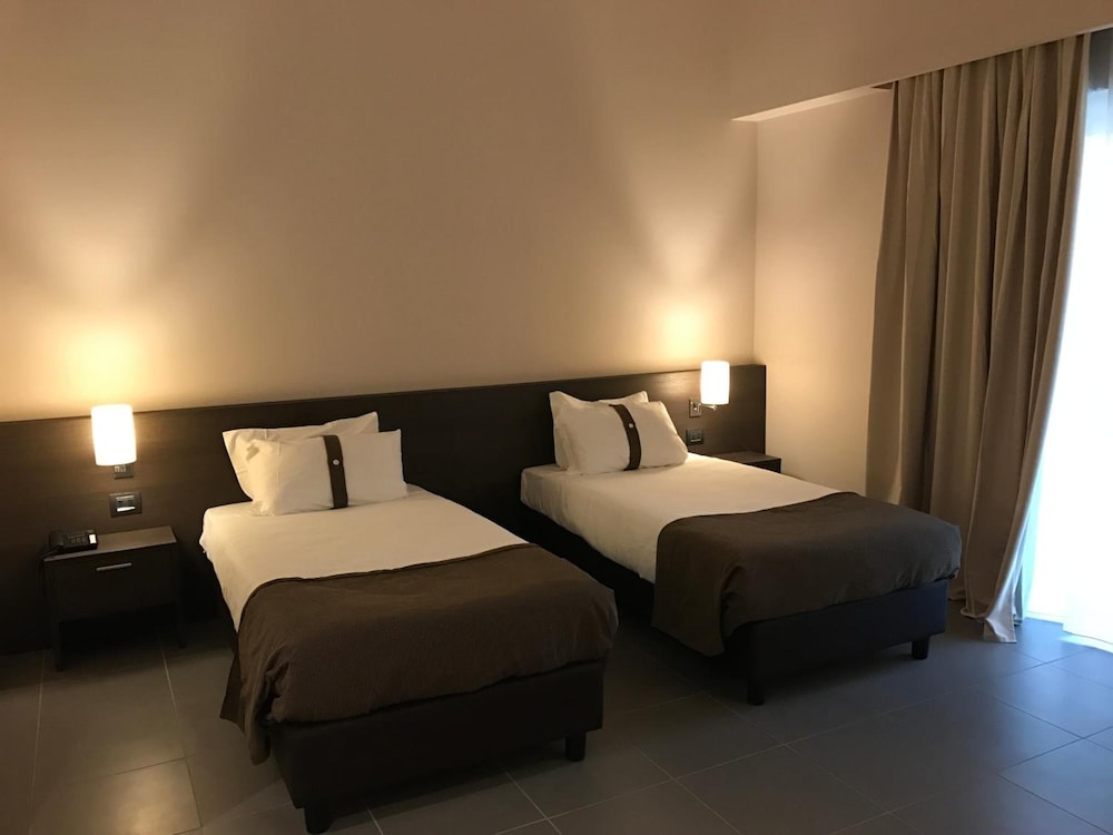 Inn Naples Airport 29/71