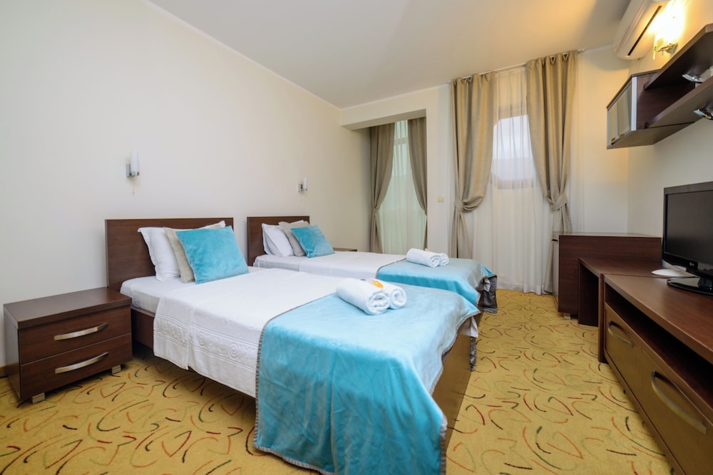 Hotel Odissey 12/27