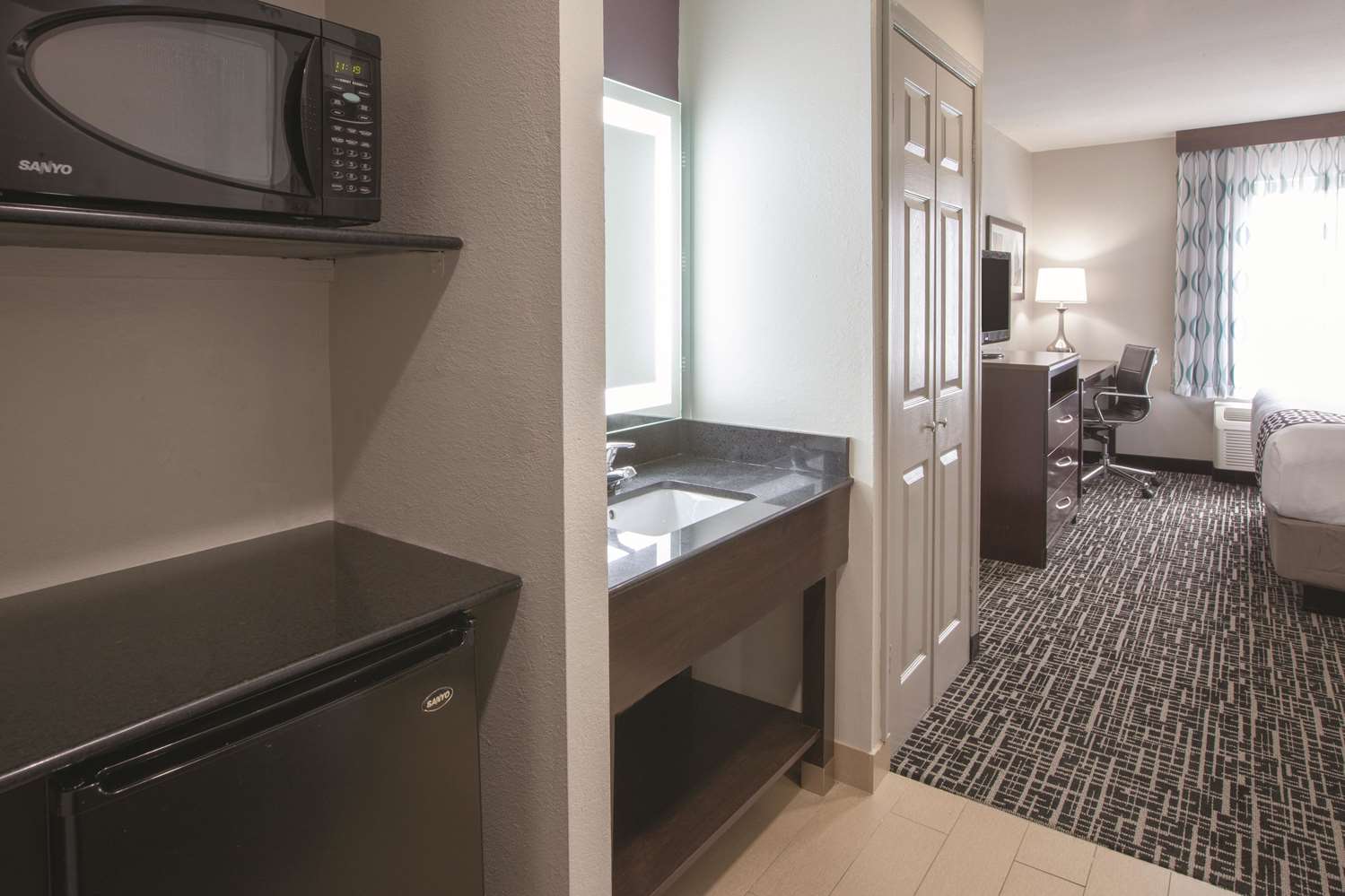 La Quinta Inn & Suites by Wyndham New Cumberland-Harrisburg 35/36