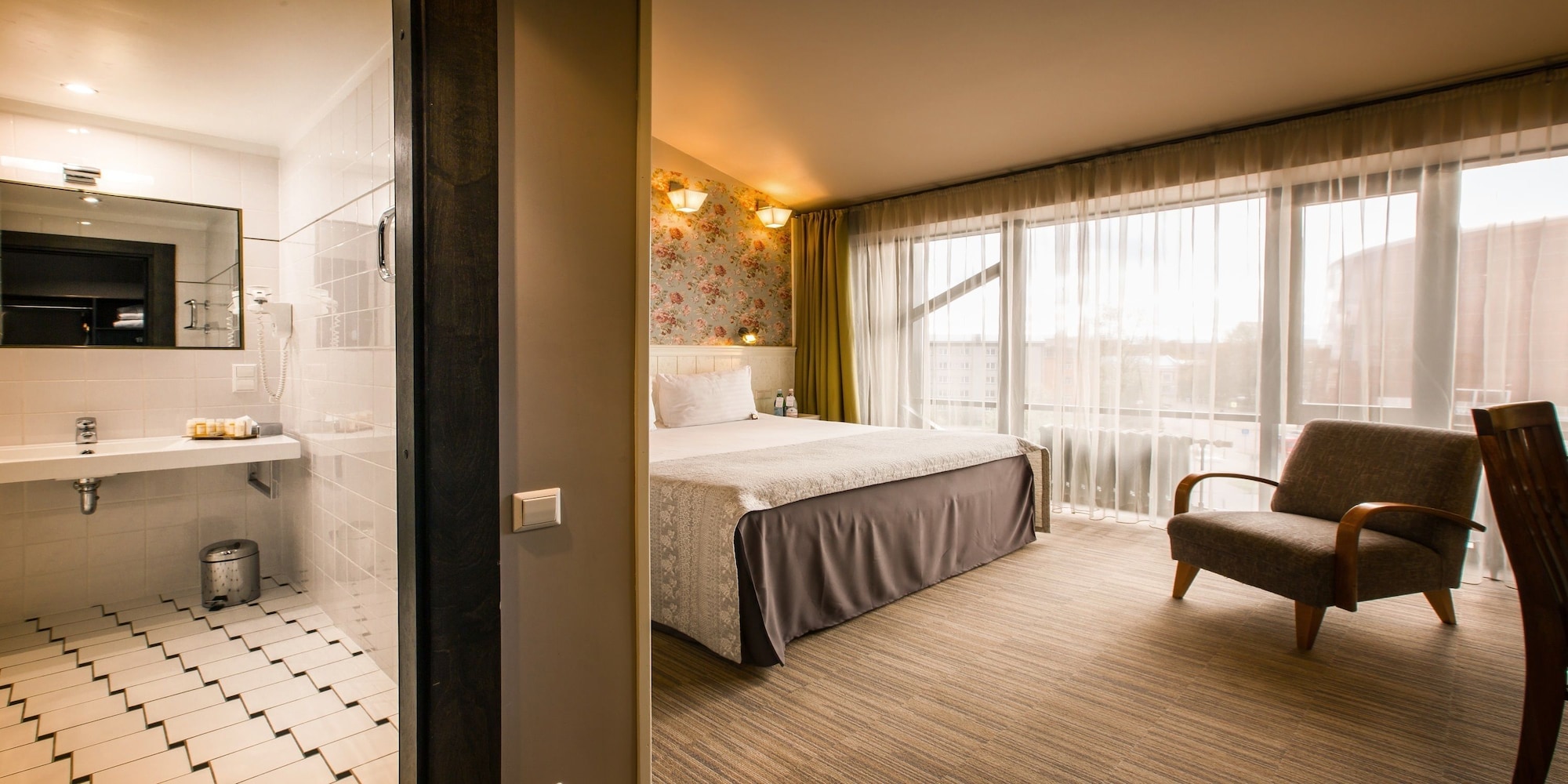 غرفة سوبيريور بسرير كوين، Promenade Hotel 7/9