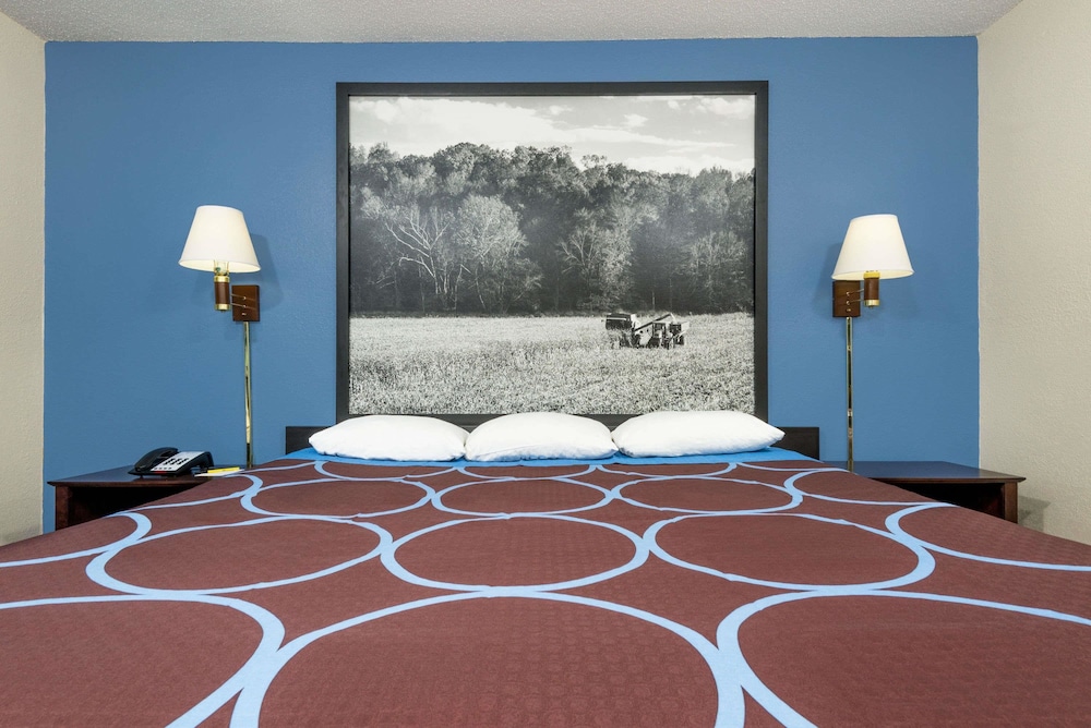 Super 8 by Wyndham Columbus IN 16/33