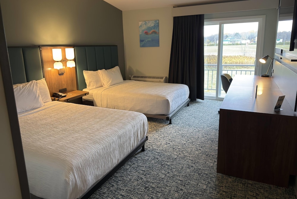 Wingate by Wyndham Geneva at SPIRE Academy 19/56
