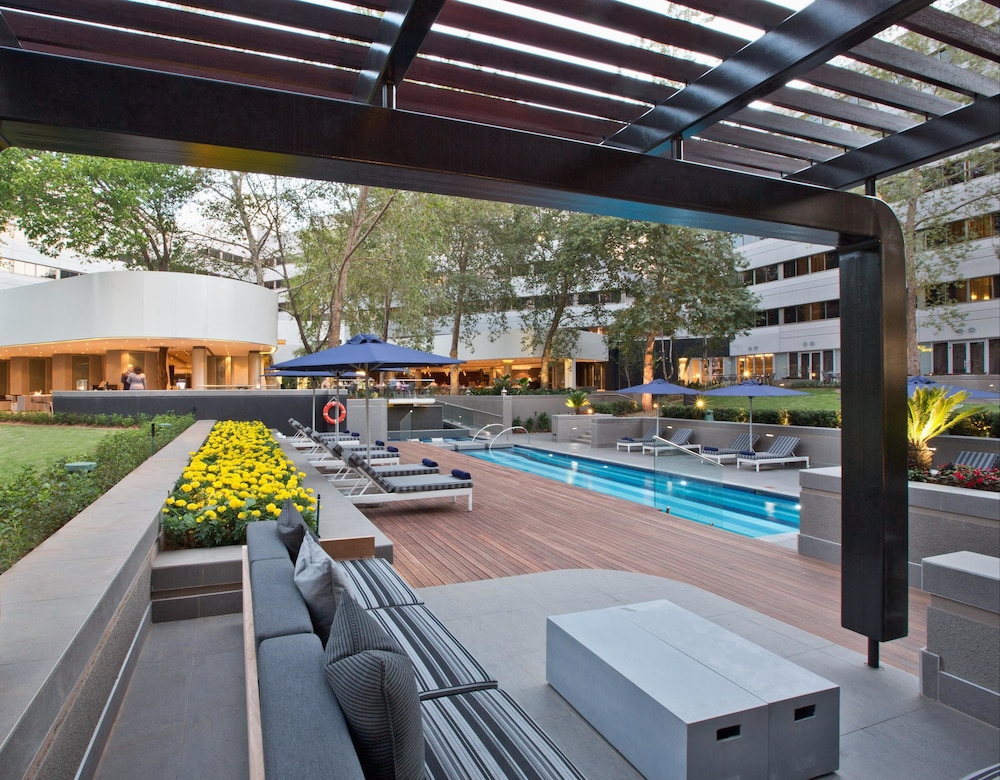 The Maslow Sandton 18/50