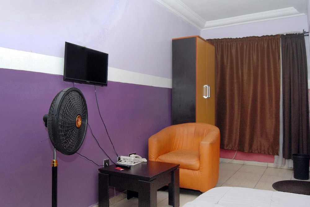 Royal Park Hotel & Suites 54/66