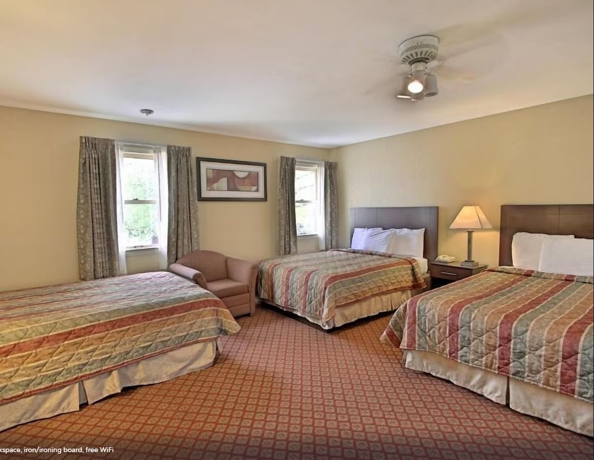 Suite, 1 Queen and 2 Double Beds