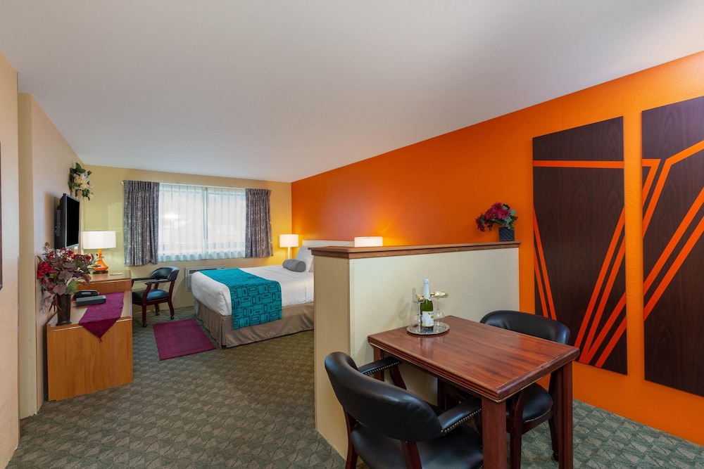 Howard Johnson by Wyndham Leavenworth 19/27
