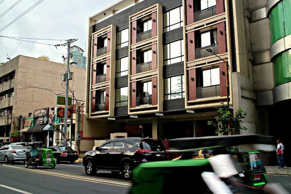Urban Hostel Makati 12/17