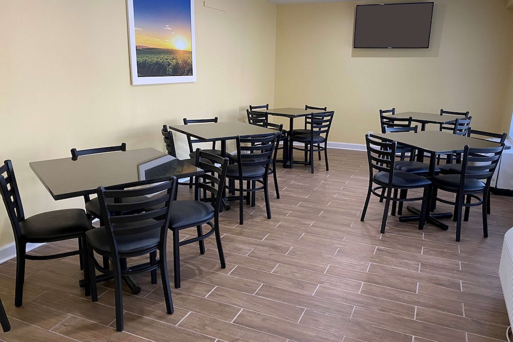 Days Inn by Wyndham Atlanta/Southlake/Morrow 26/36