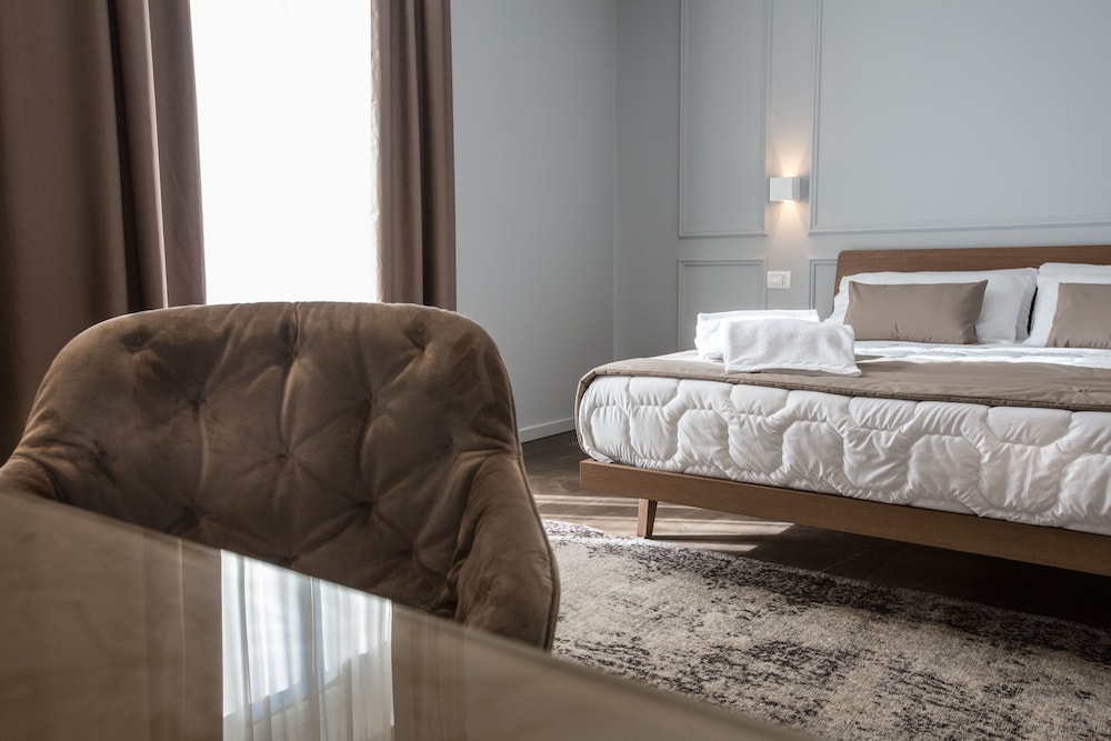 Plebis B&B 12/48