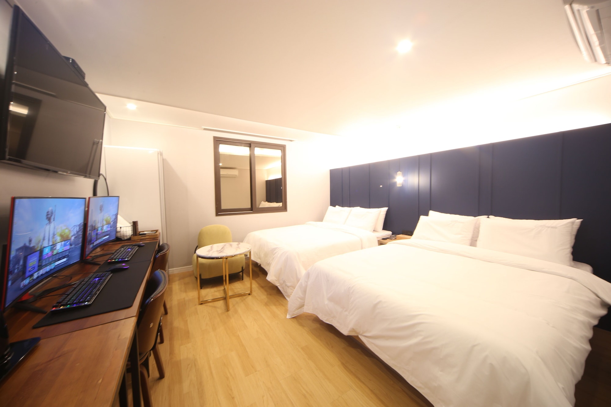 BUSINESS, 2 QUEEN BEDS