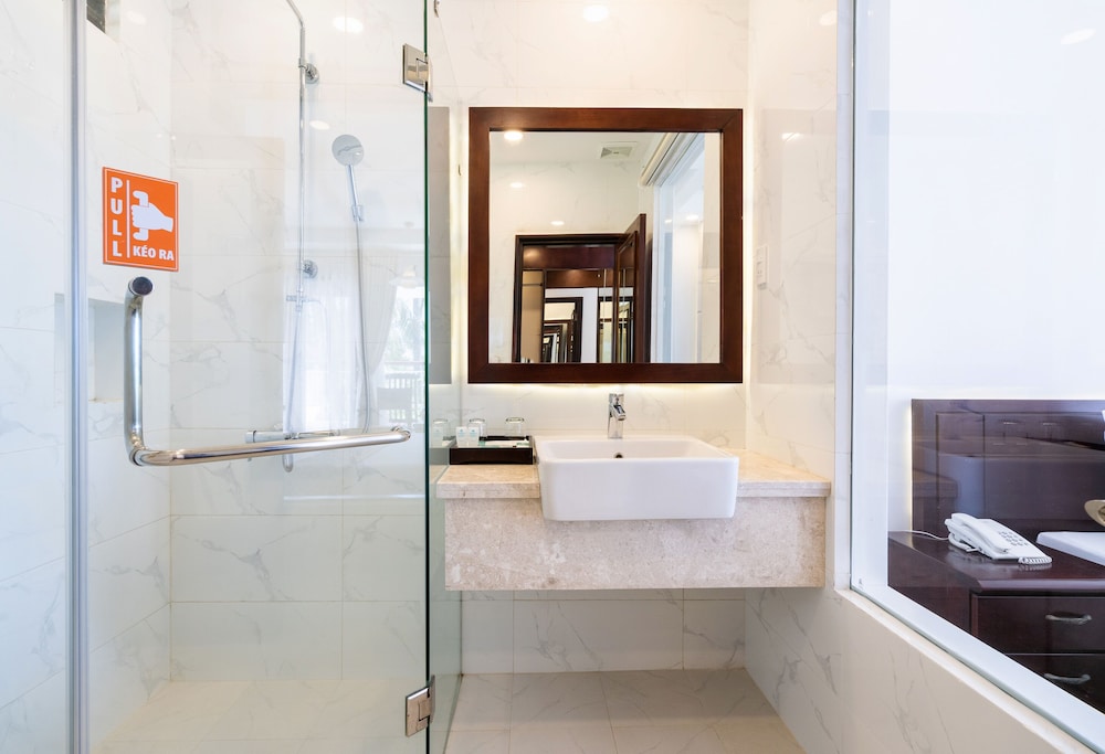Superior, Twin Beds, Sea View, Hoang Ngoc Beach Resort 5/5