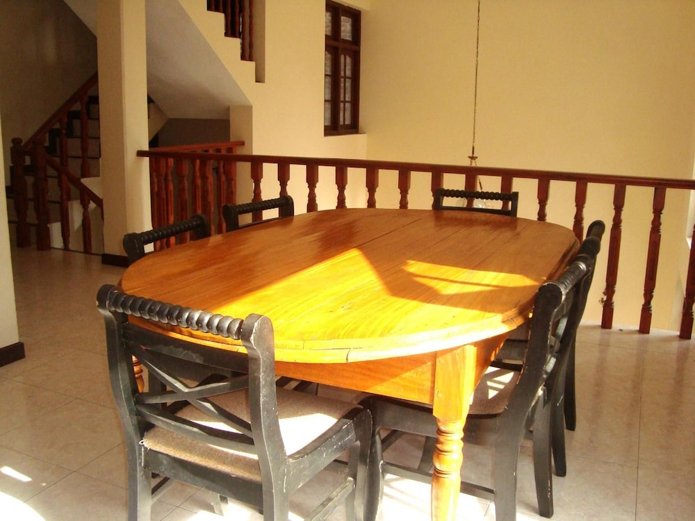 Layathraa Hotel And Restaurant 49/62