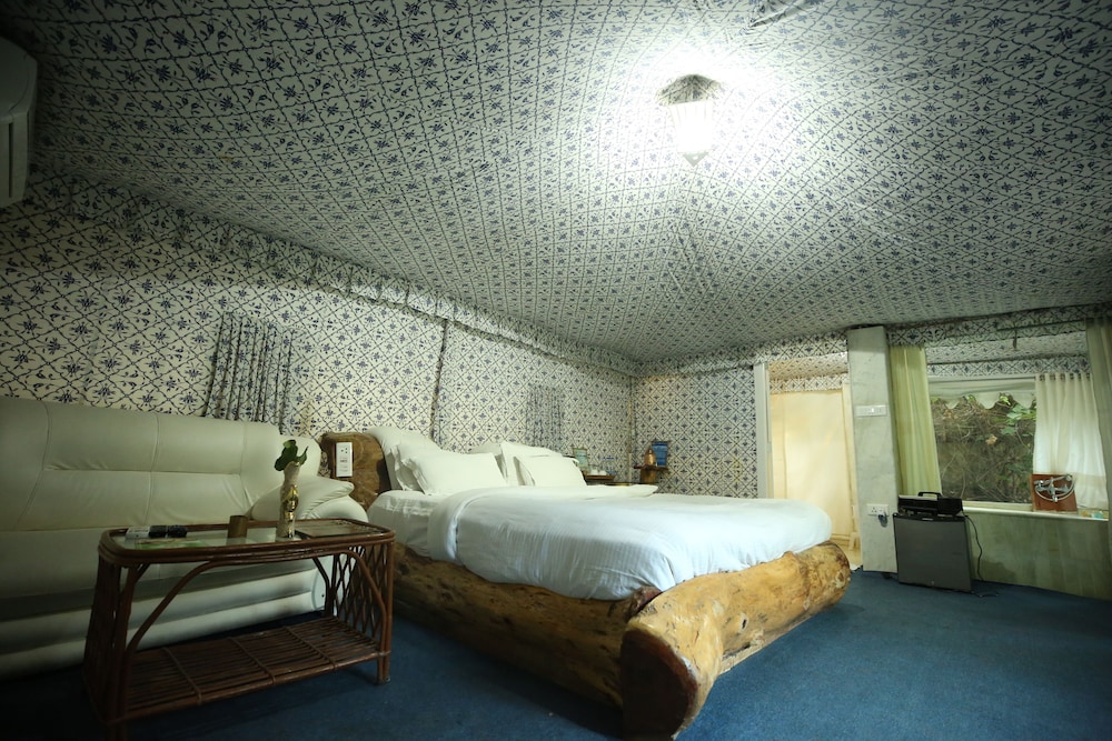 Lohagarh Fort Resort 18/91