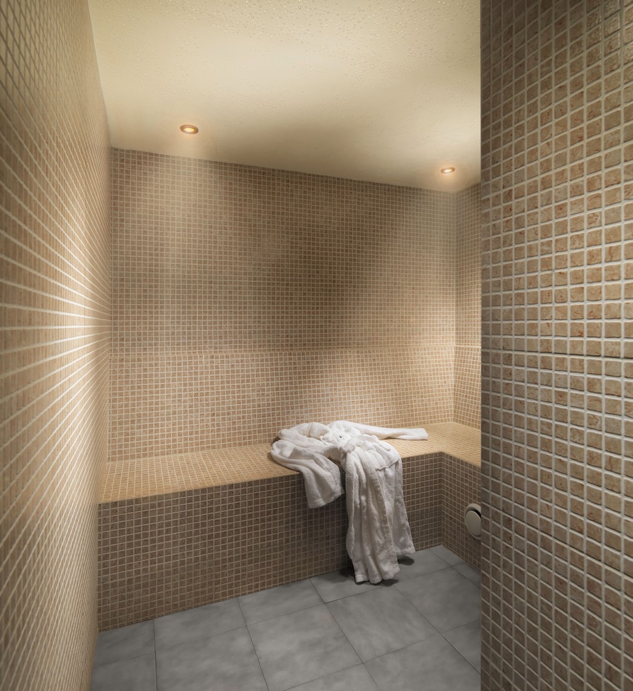 H10 White Suites - Adults Only 34/70